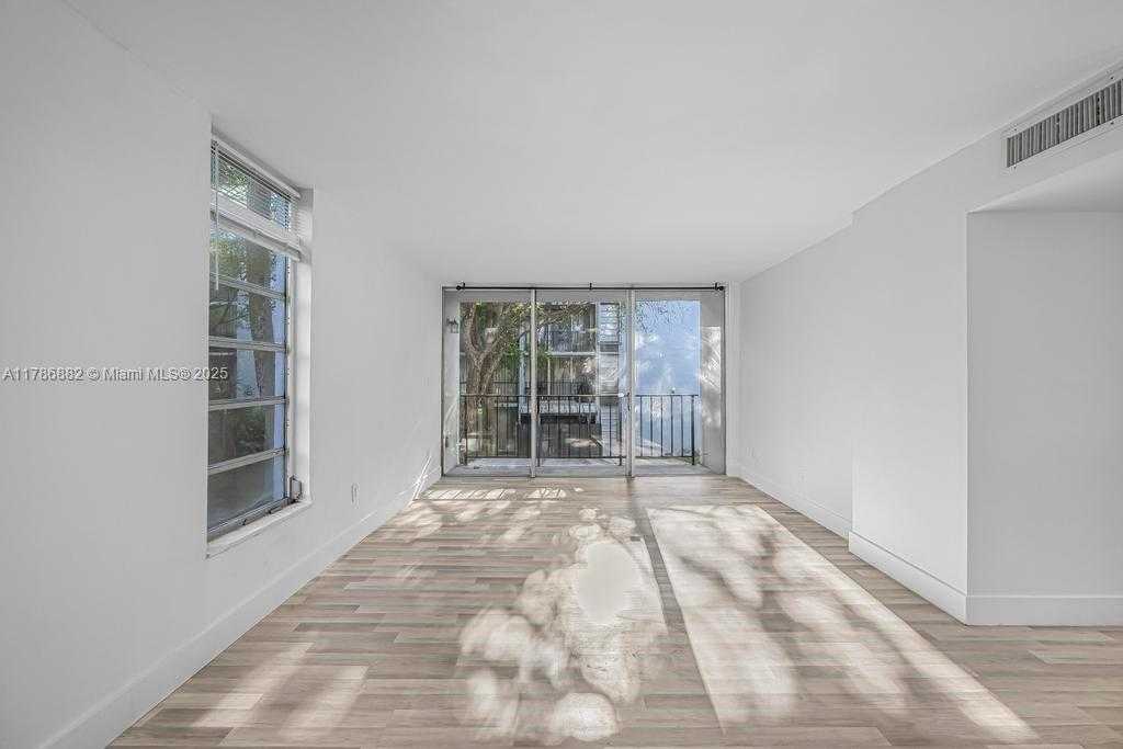 Small Image of 110 FONTAINEBLEAU BLVD #202, Miami Number 9