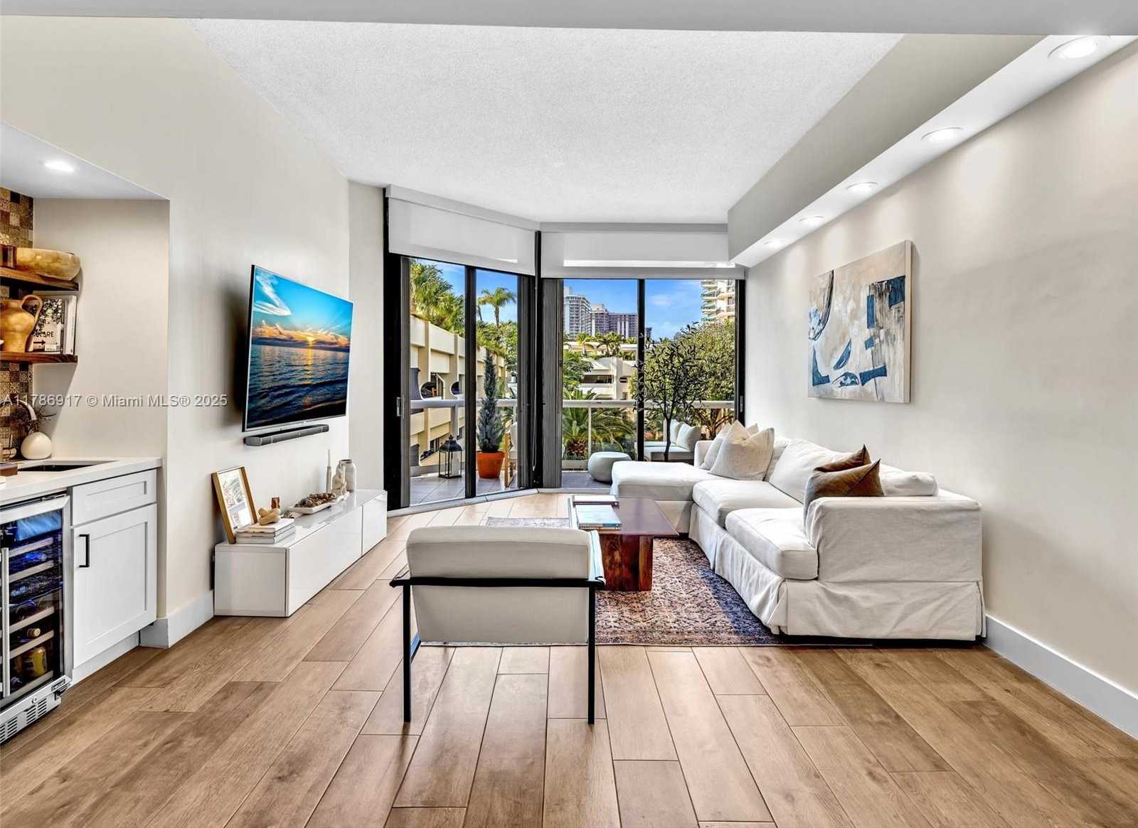 Small Image of 20191 EAST COUNTRY CLUB DR #311, Aventura Number 2