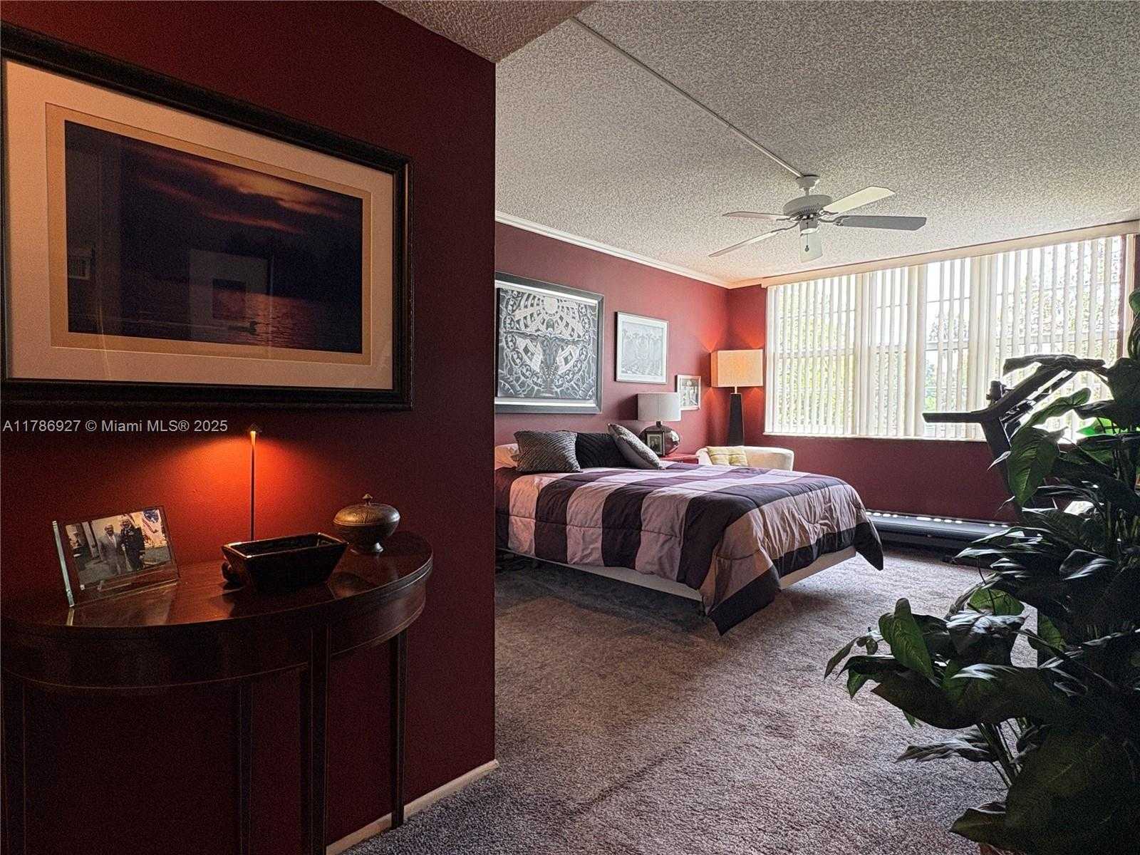 Small Image of 4020 WEST PALM AIRE DR #211, Pompano Beach Number 12
