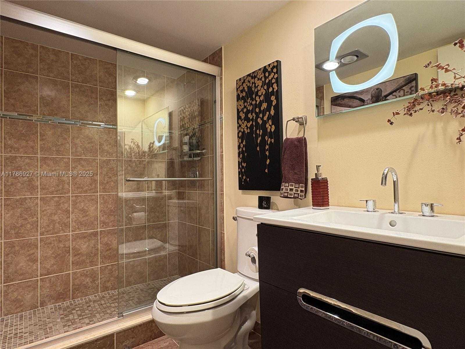 Small Image of 4020 WEST PALM AIRE DR #211, Pompano Beach Number 22