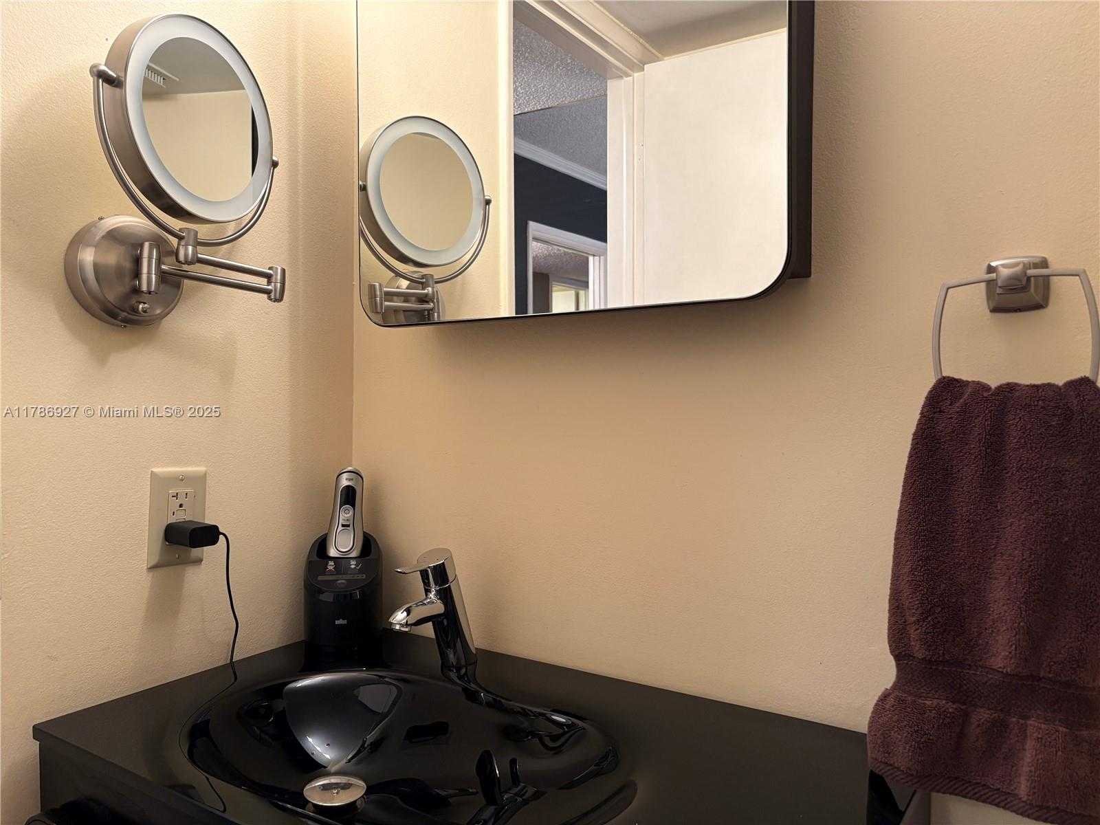 Small Image of 4020 WEST PALM AIRE DR #211, Pompano Beach Number 36