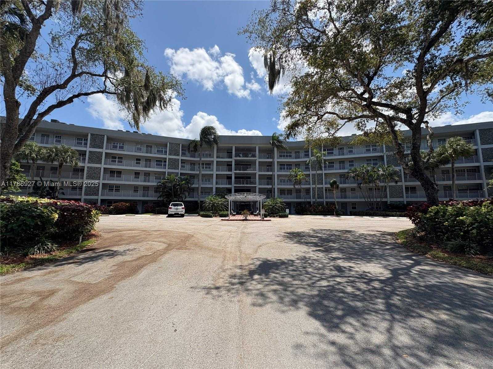 Small Image of 4020 WEST PALM AIRE DR #211, Pompano Beach Number 43