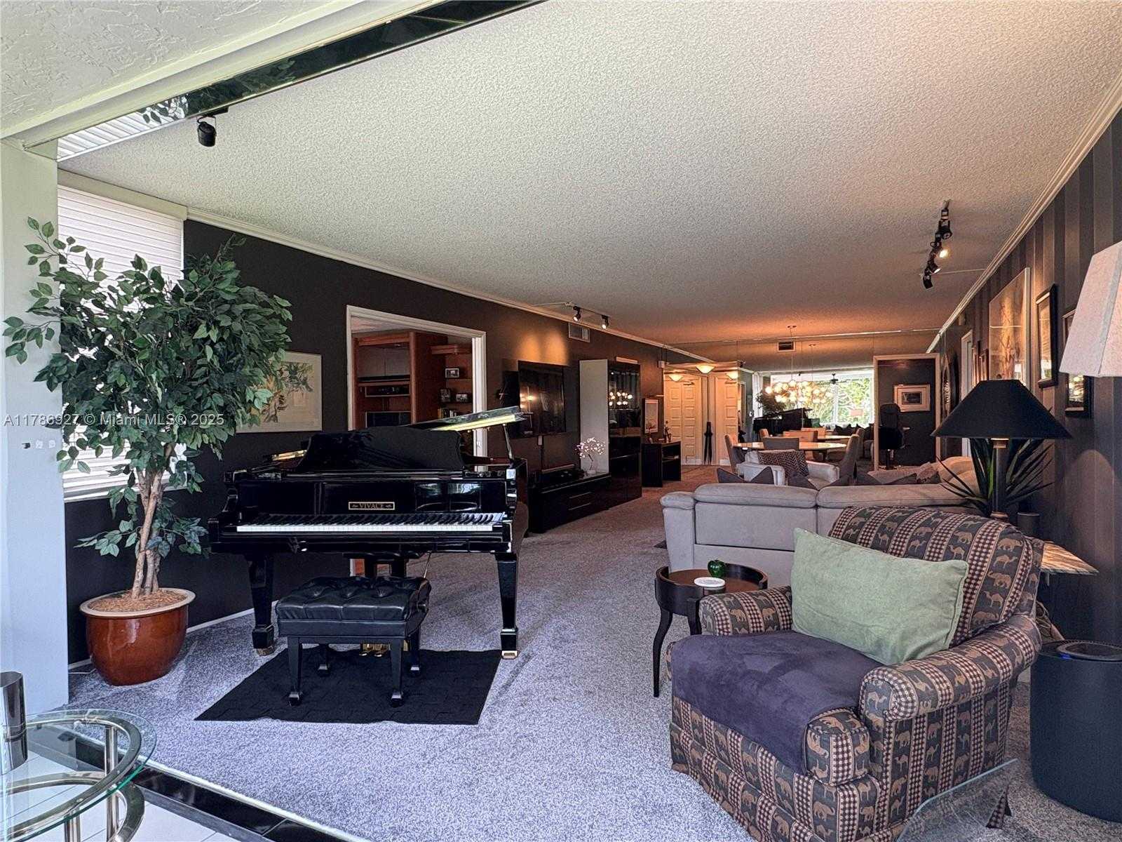 Small Image of 4020 WEST PALM AIRE DR #211, Pompano Beach Number 7