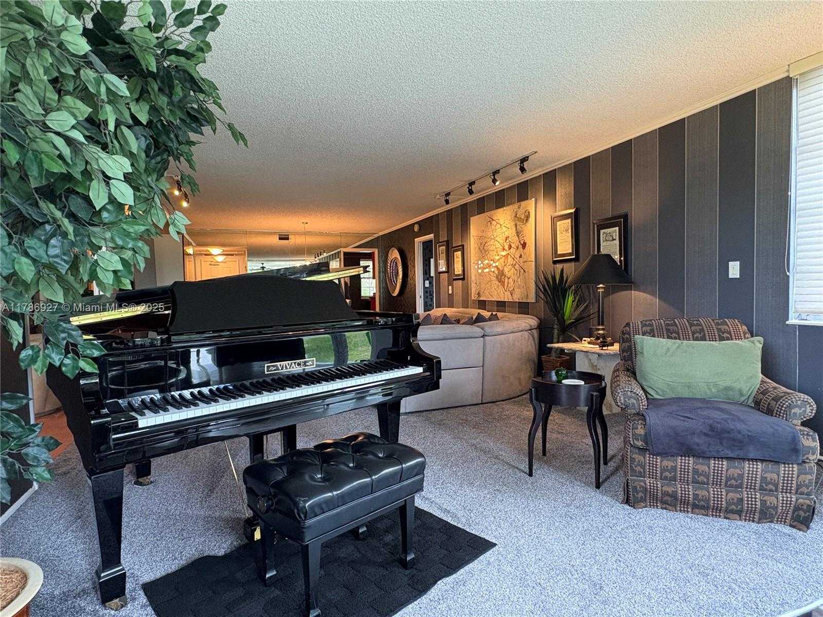 Small Image of 4020 WEST PALM AIRE DR #211, Pompano Beach Number 8