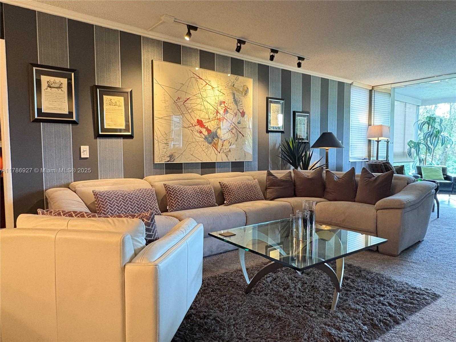 Small Image of 4020 WEST PALM AIRE DR #211, Pompano Beach Number 9