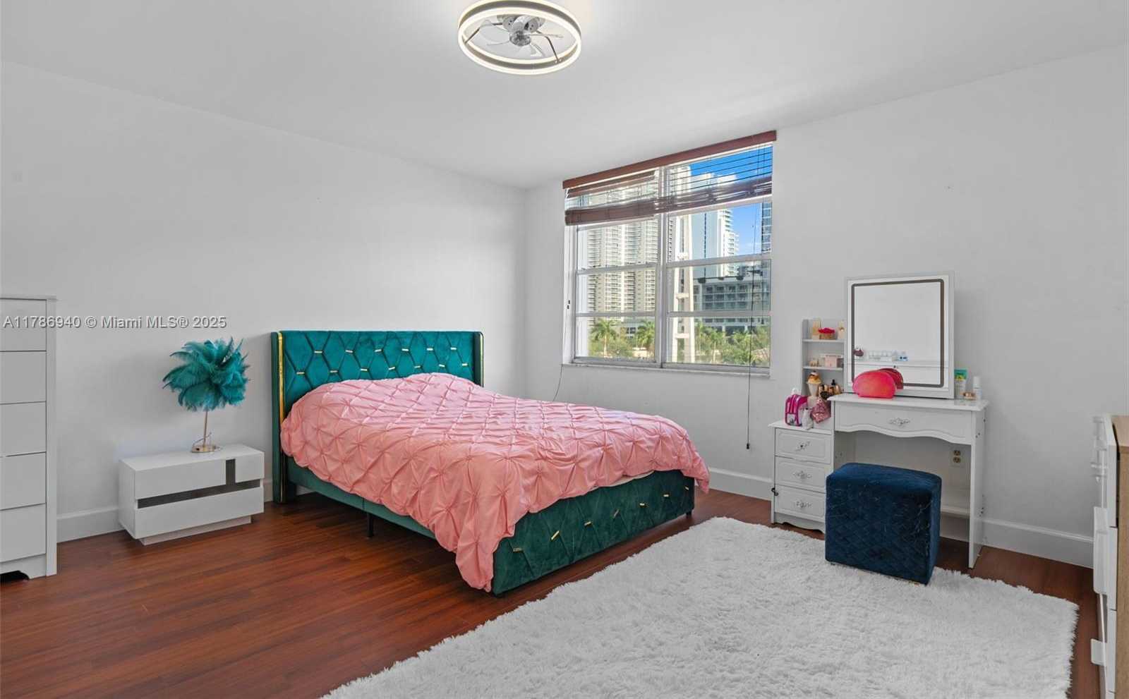 Small Image of 17800 ATLANTIC BLVD #402, Sunny Isles Beach Number 13