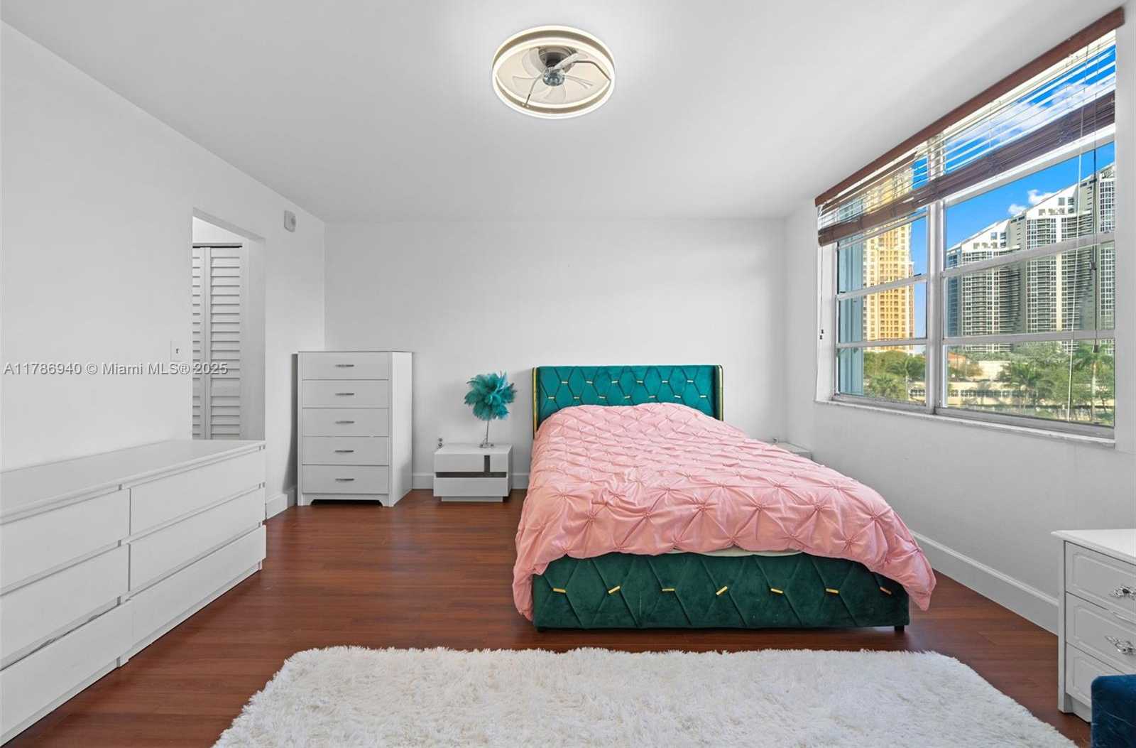 Small Image of 17800 ATLANTIC BLVD #402, Sunny Isles Beach Number 14