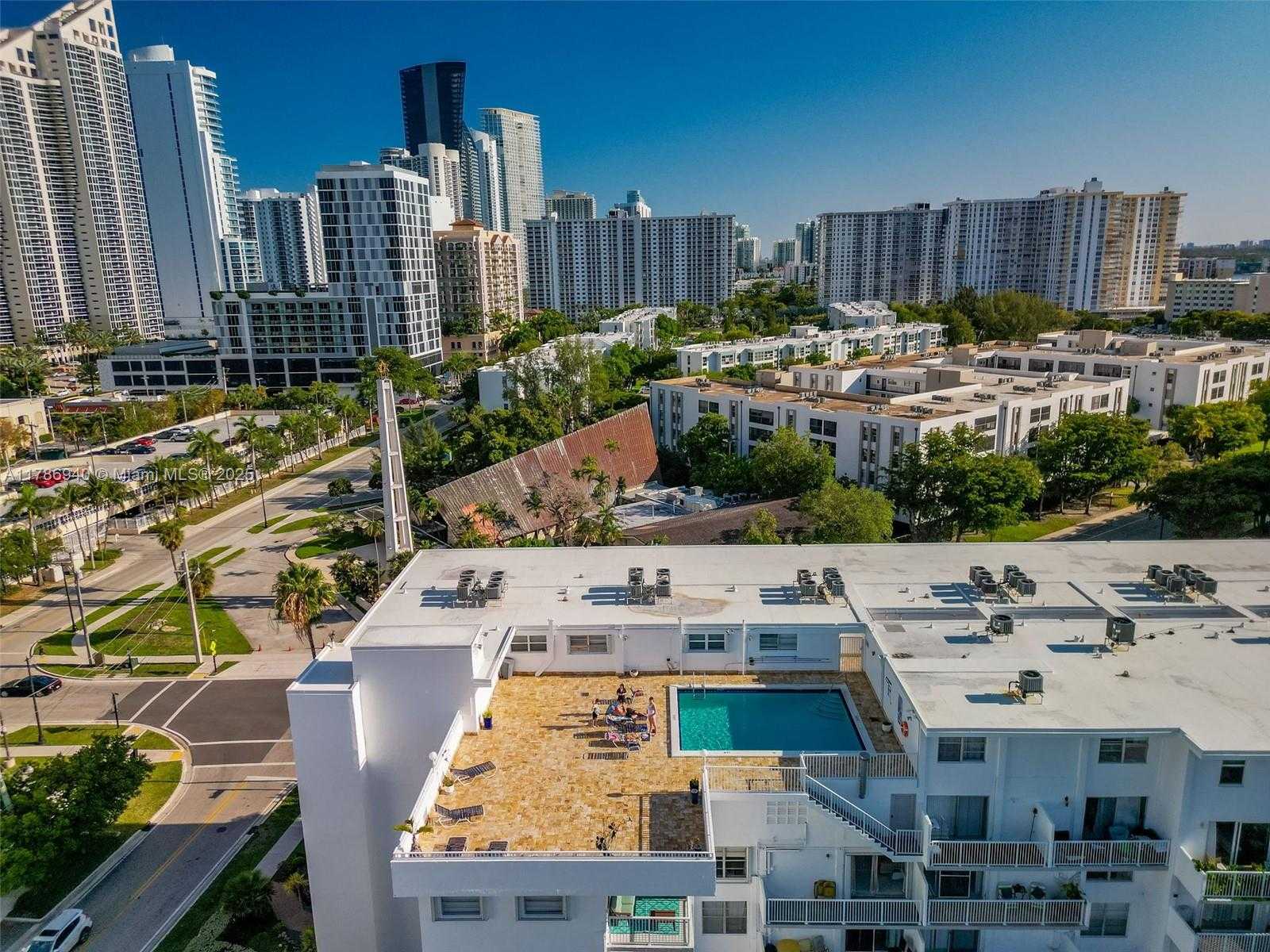 Small Image of 17800 ATLANTIC BLVD #402, Sunny Isles Beach Number 18