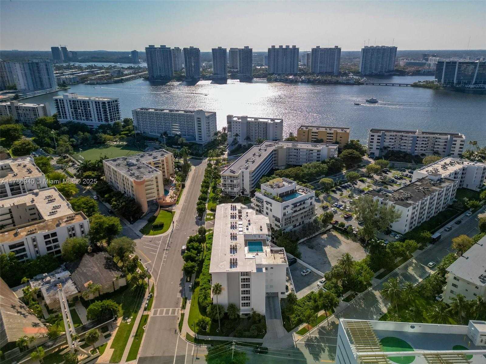 Small Image of 17800 ATLANTIC BLVD #402, Sunny Isles Beach Number 23