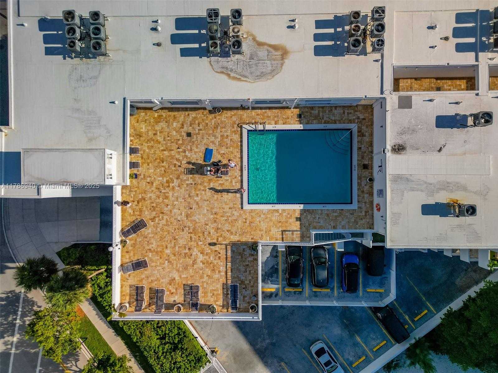 Small Image of 17800 ATLANTIC BLVD #402, Sunny Isles Beach Number 24