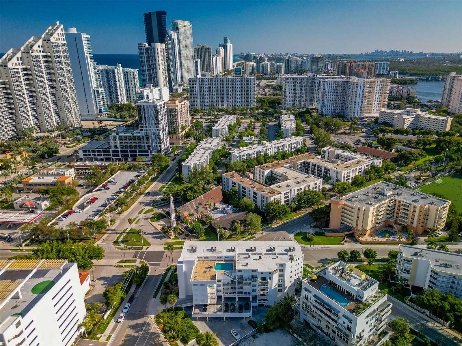 Small Image of 17800 ATLANTIC BLVD #402, Sunny Isles Beach Number 3
