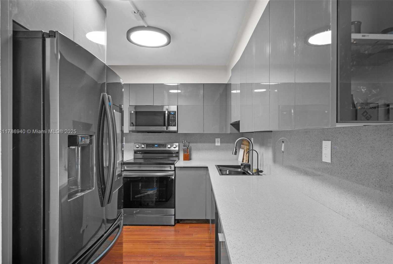 Small Image of 17800 ATLANTIC BLVD #402, Sunny Isles Beach Number 4