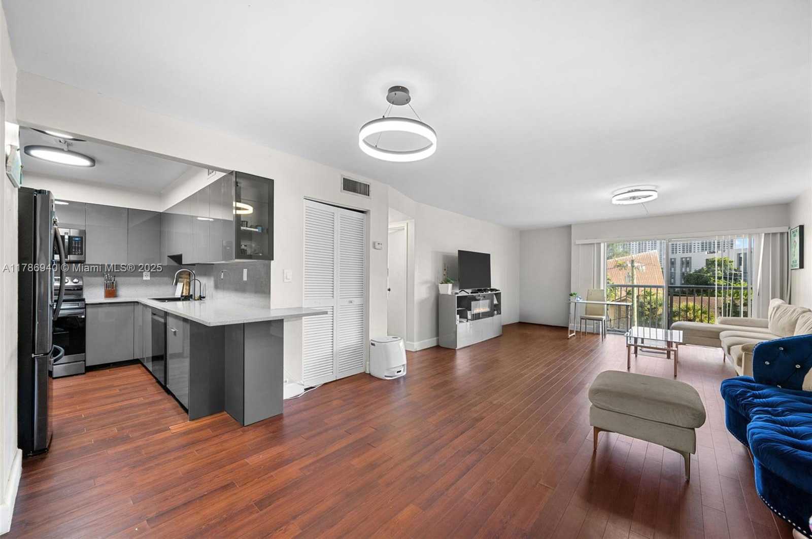Small Image of 17800 ATLANTIC BLVD #402, Sunny Isles Beach Number 5