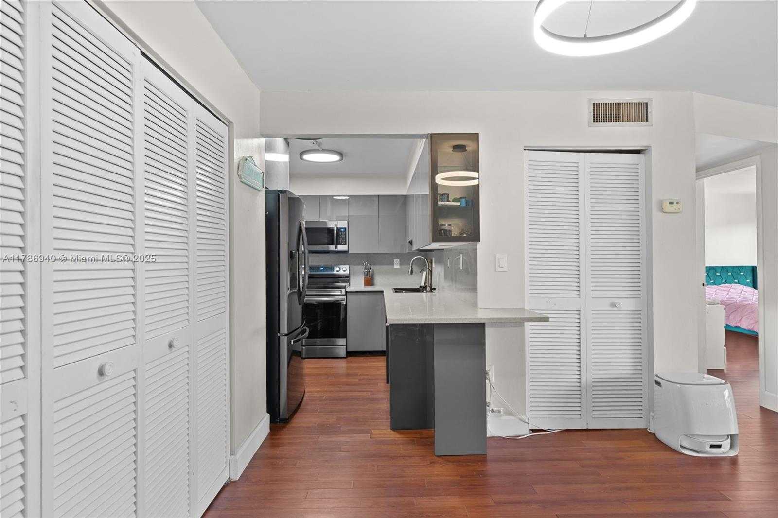 Small Image of 17800 ATLANTIC BLVD #402, Sunny Isles Beach Number 7