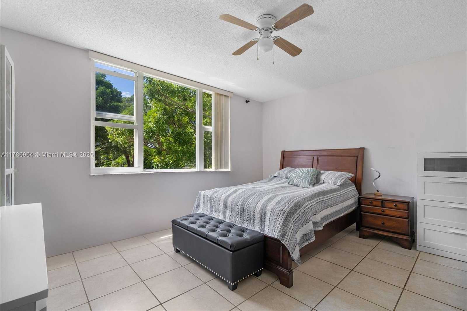 Small Image of 3800 HILLCREST DR #210, Hollywood Number 10