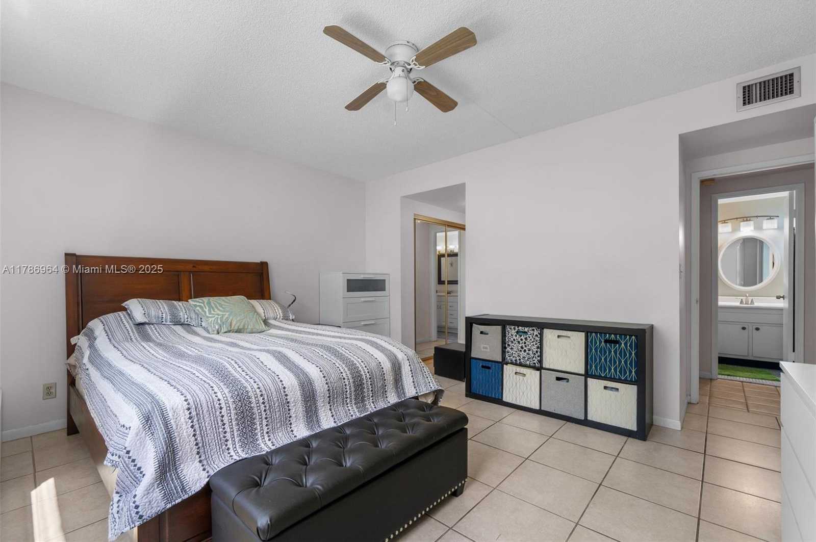 Small Image of 3800 HILLCREST DR #210, Hollywood Number 11