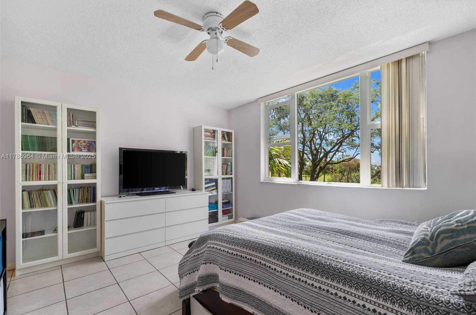 Small Image of 3800 HILLCREST DR #210, Hollywood Number 12