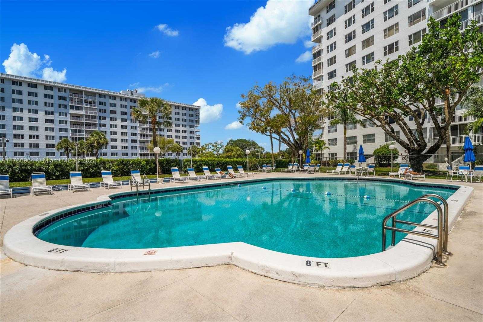 Small Image of 3800 HILLCREST DR #210, Hollywood Number 16