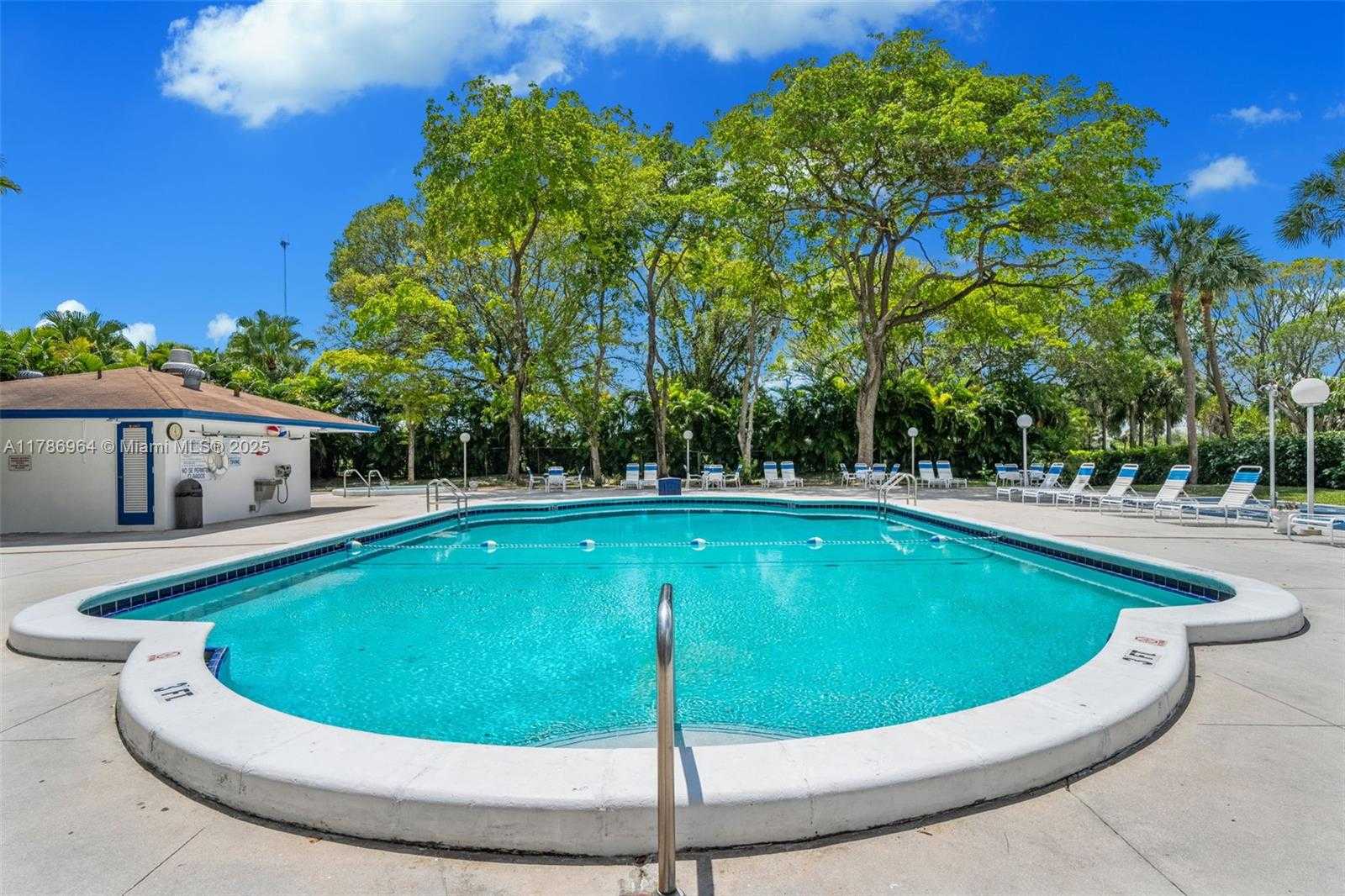 Small Image of 3800 HILLCREST DR #210, Hollywood Number 18