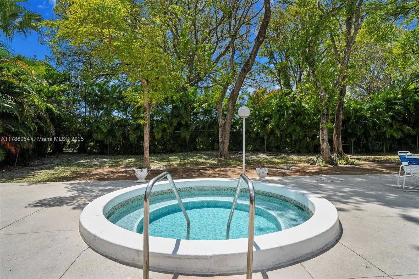 Small Image of 3800 HILLCREST DR #210, Hollywood Number 19