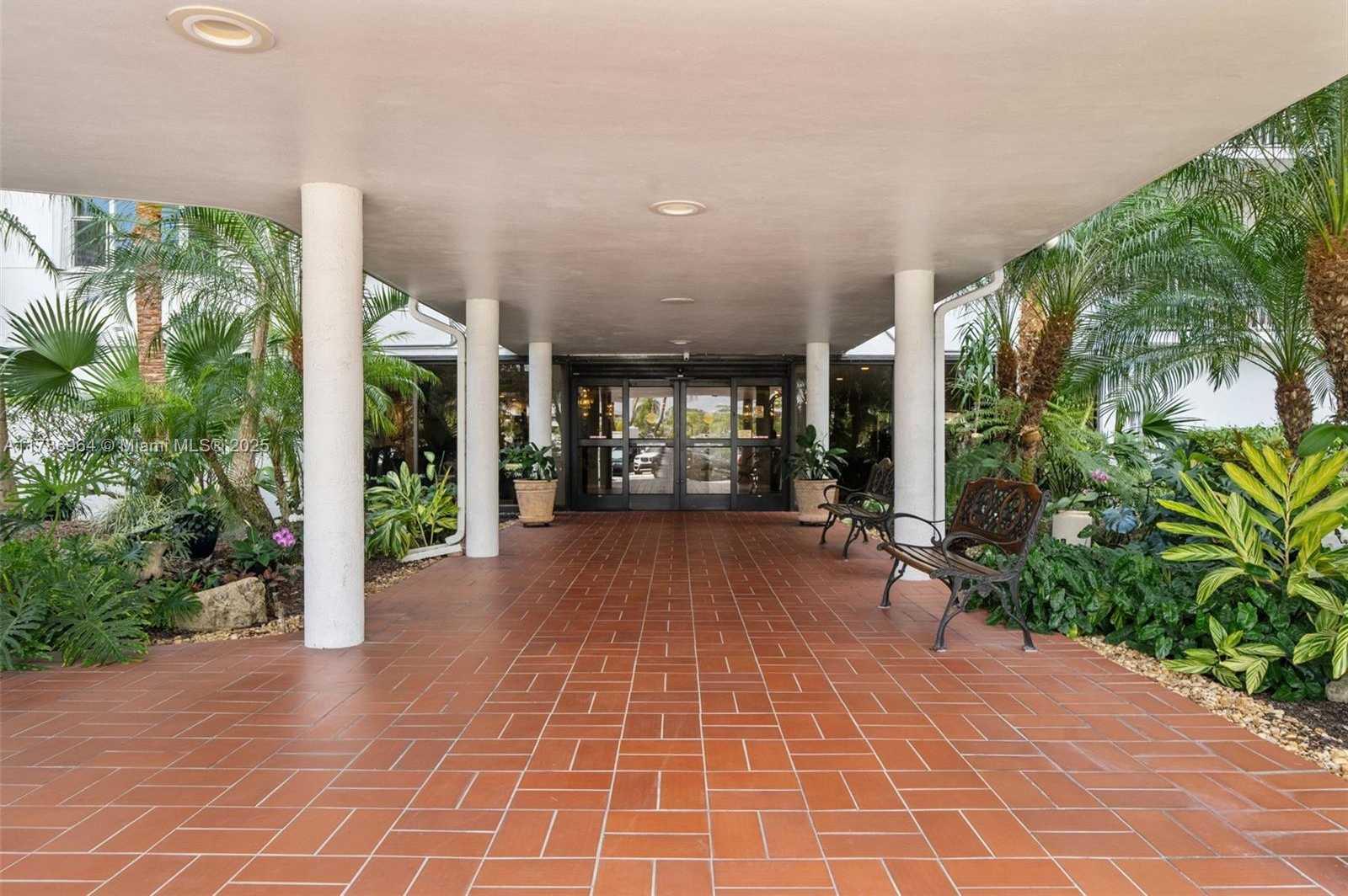 Small Image of 3800 HILLCREST DR #210, Hollywood Number 24