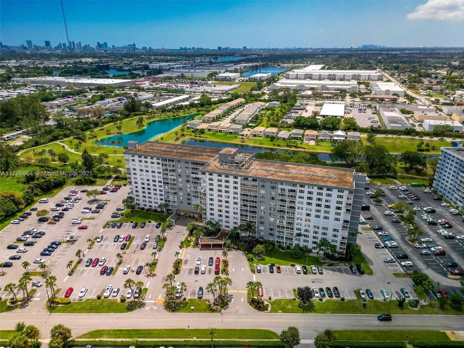 Small Image of 3800 HILLCREST DR #210, Hollywood Number 26