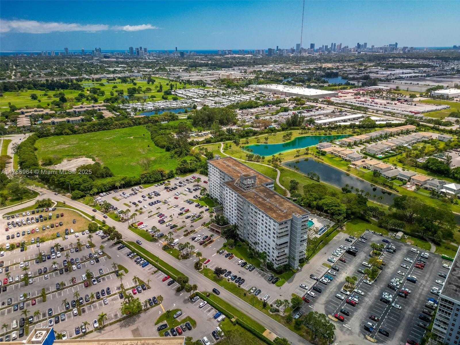 Small Image of 3800 HILLCREST DR #210, Hollywood Number 27