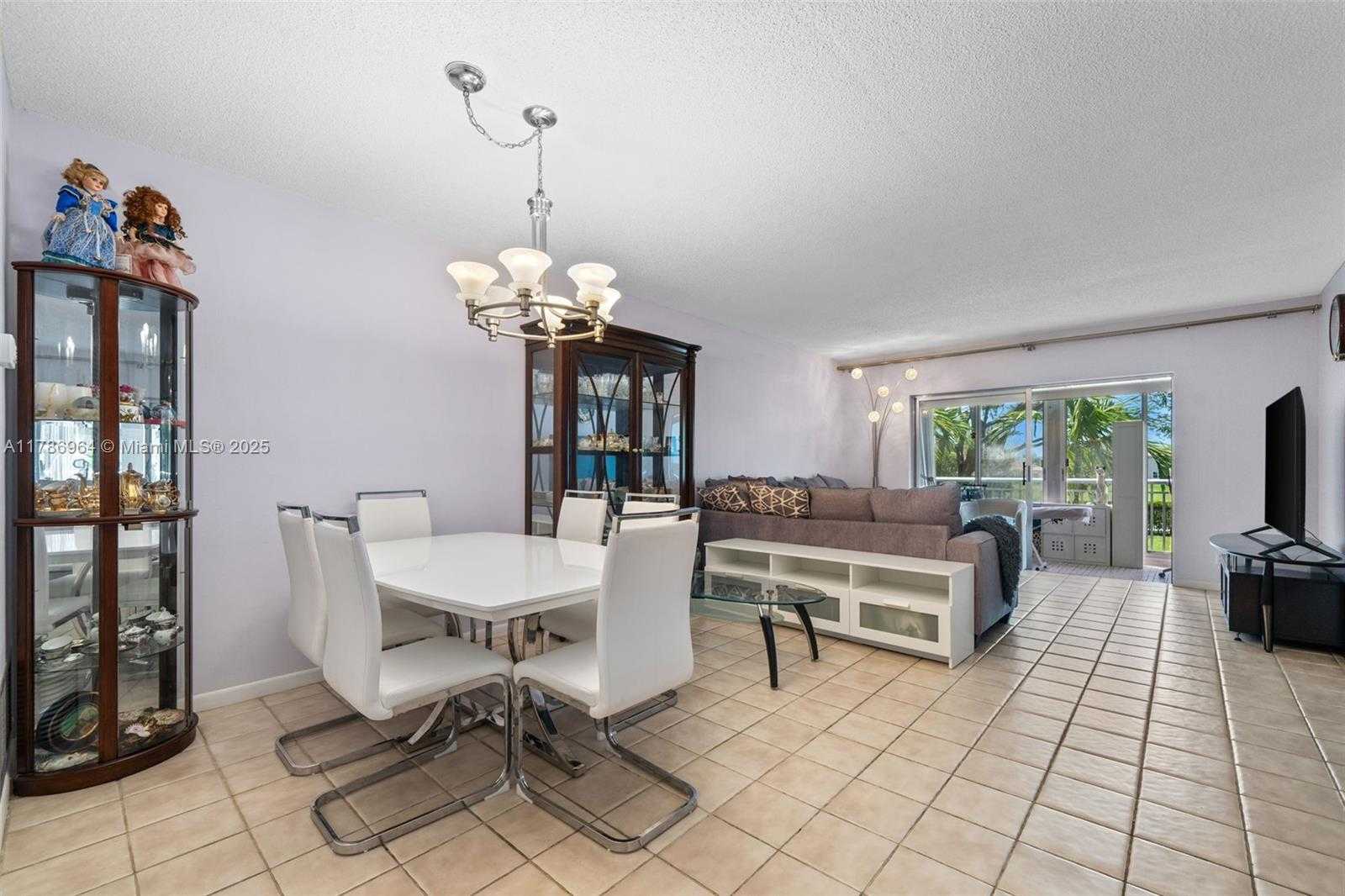 Small Image of 3800 HILLCREST DR #210, Hollywood Number 3