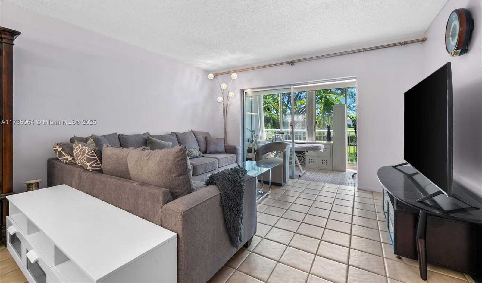 Small Image of 3800 HILLCREST DR #210, Hollywood Number 6