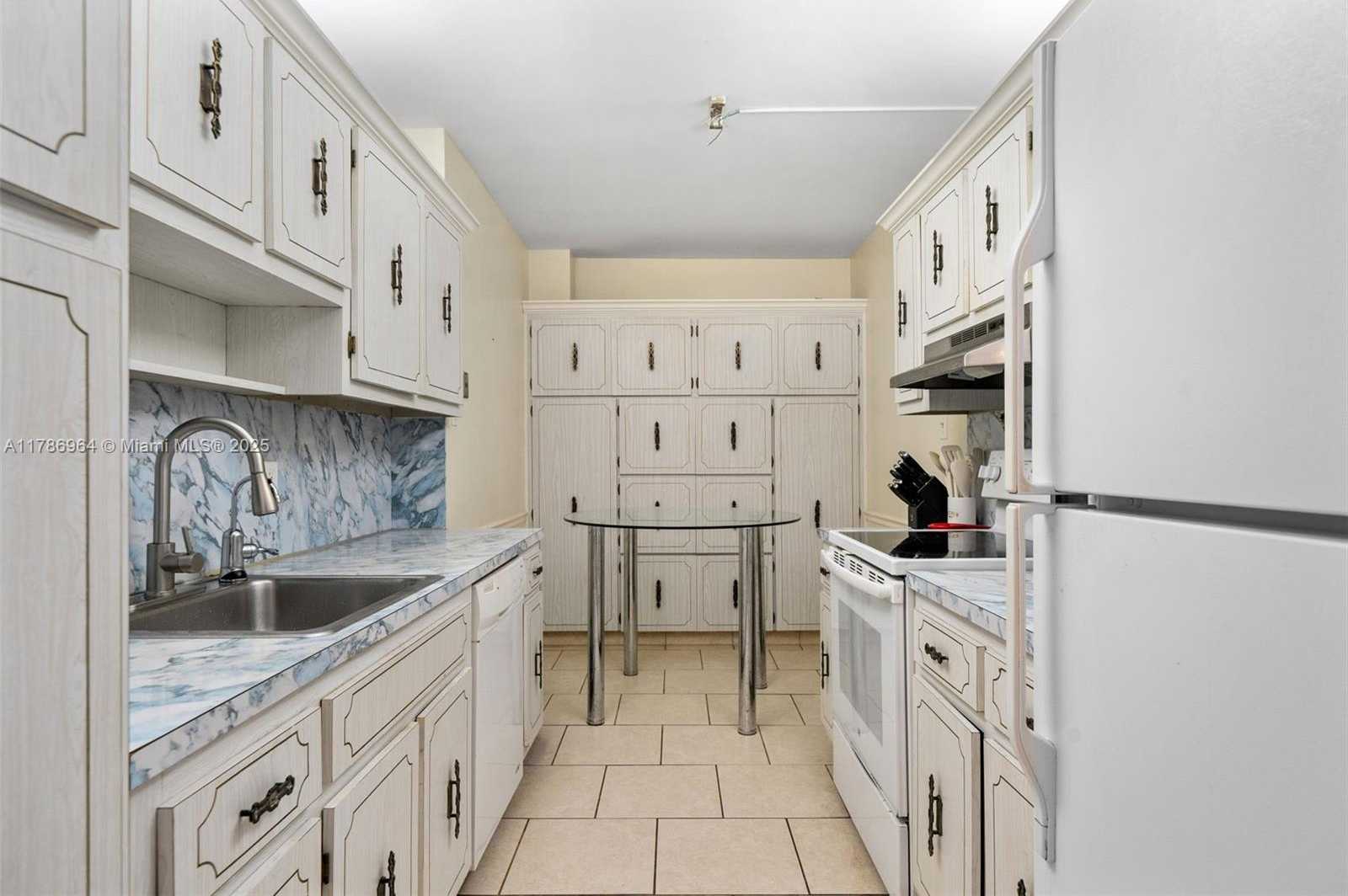 Small Image of 3800 HILLCREST DR #210, Hollywood Number 7