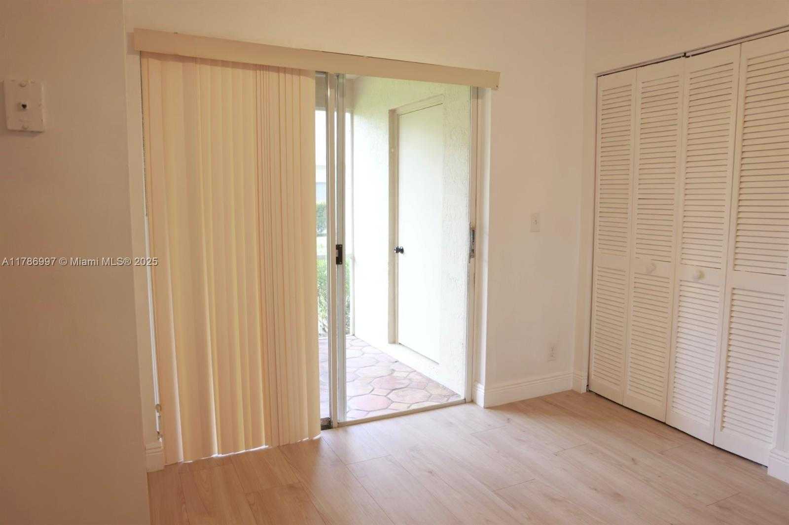 Small Image of 16686 HEMINGWAY DR #16686, Weston Number 13