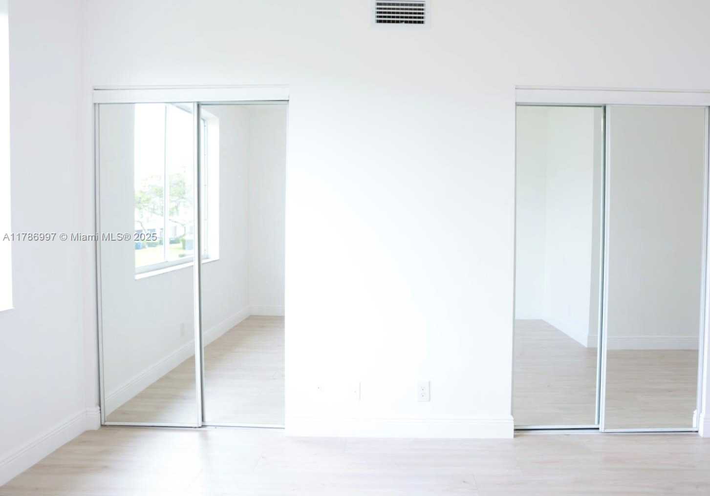 Small Image of 16686 HEMINGWAY DR #16686, Weston Number 18