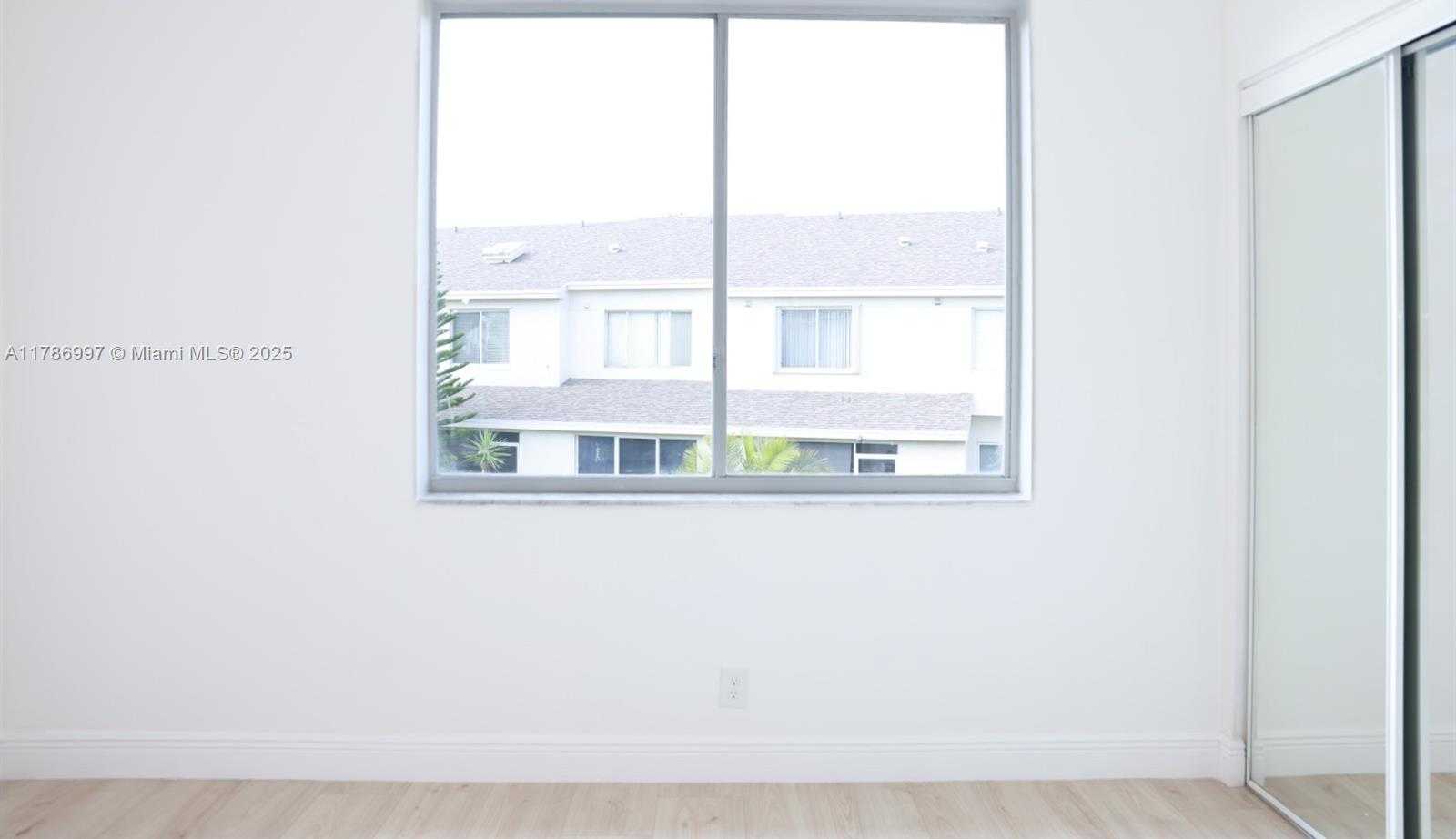 Small Image of 16686 HEMINGWAY DR #16686, Weston Number 20