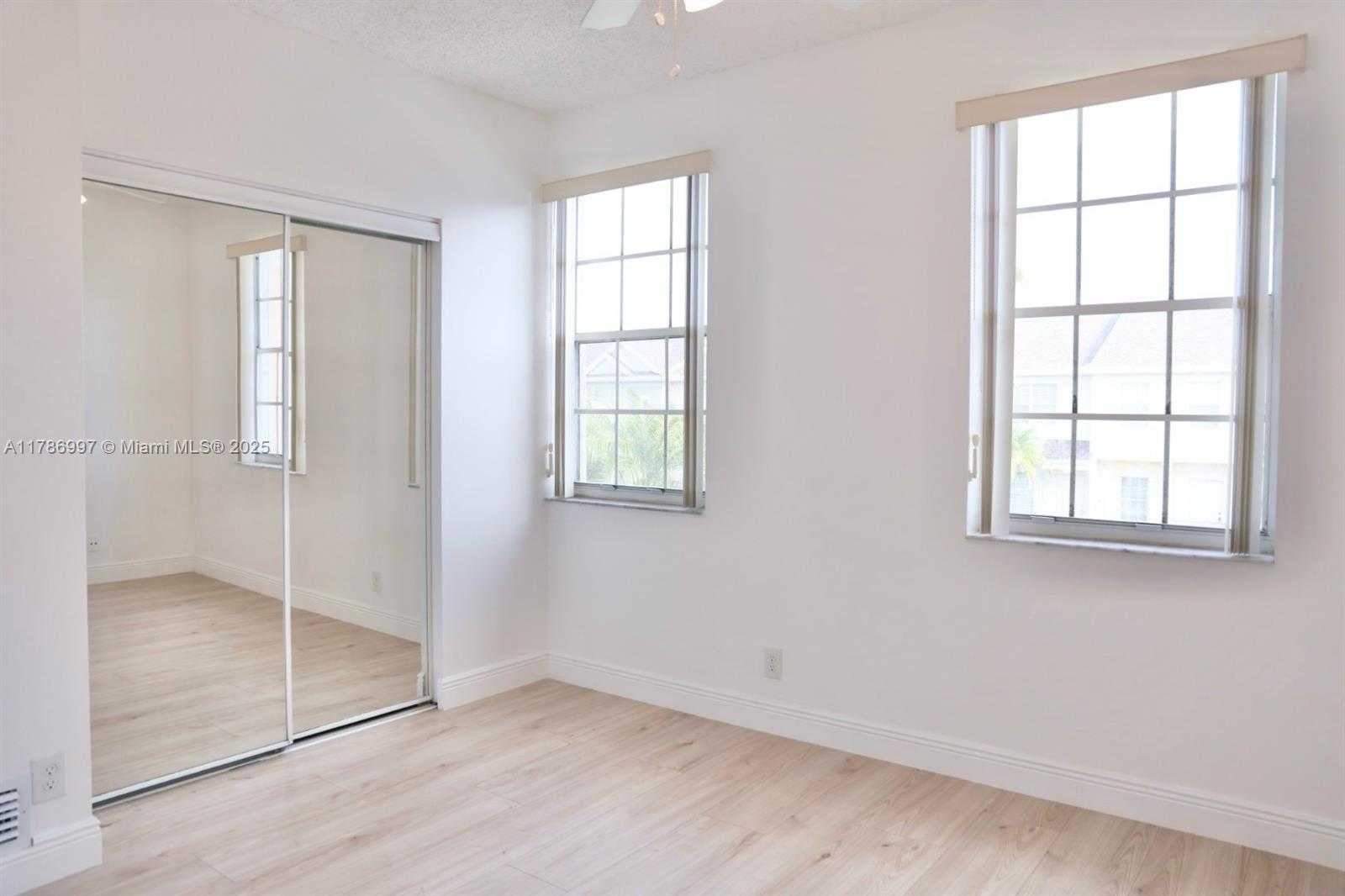 Small Image of 16686 HEMINGWAY DR #16686, Weston Number 22