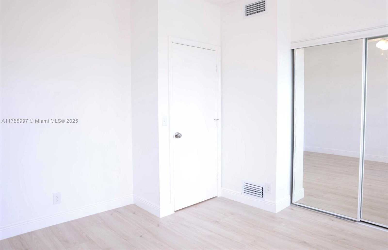 Small Image of 16686 HEMINGWAY DR #16686, Weston Number 24