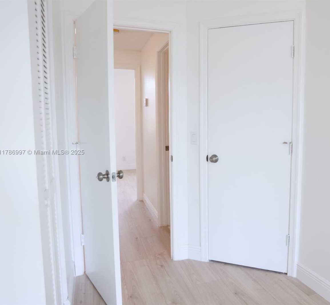 Small Image of 16686 HEMINGWAY DR #16686, Weston Number 26