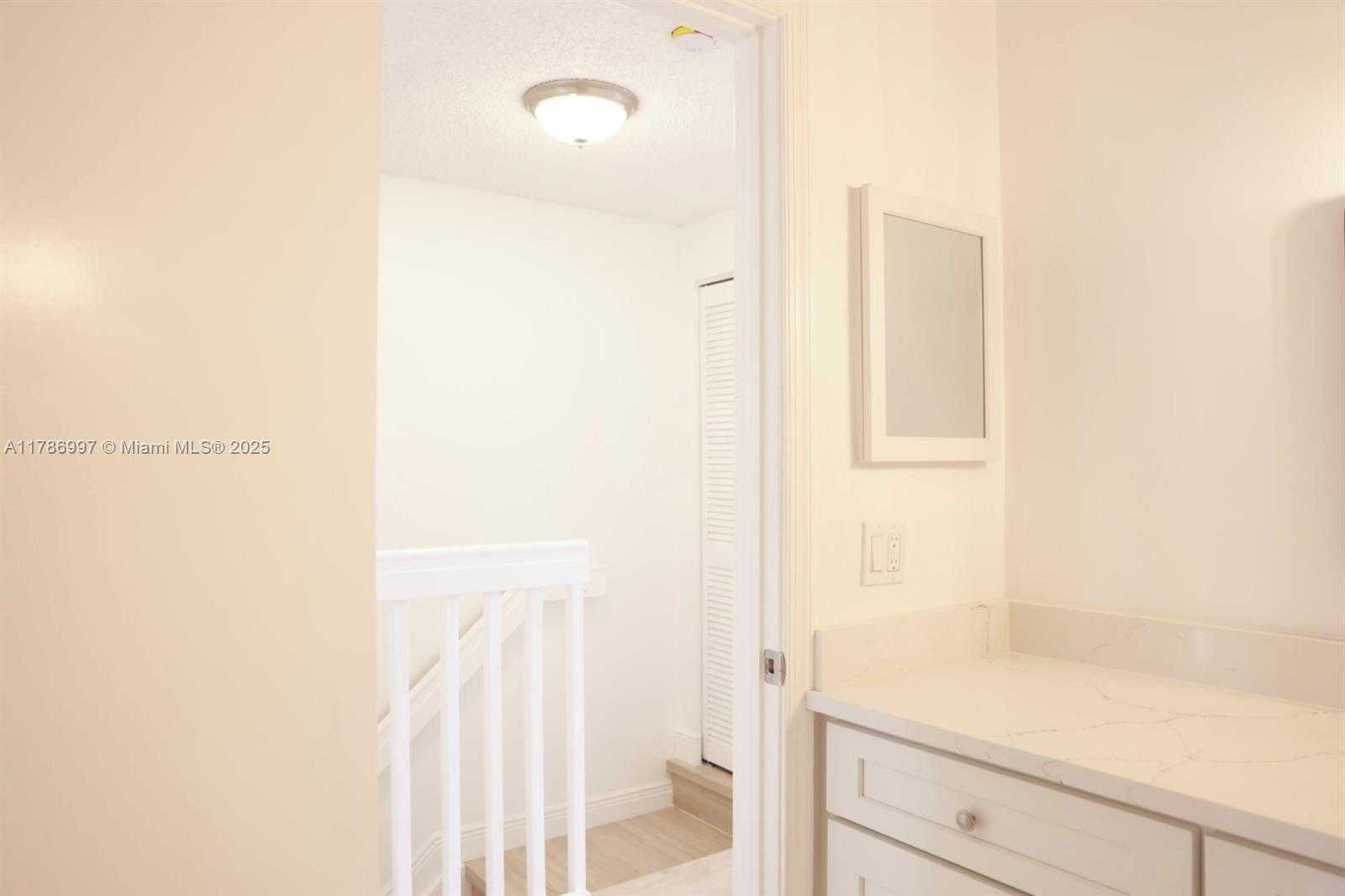 Small Image of 16686 HEMINGWAY DR #16686, Weston Number 27