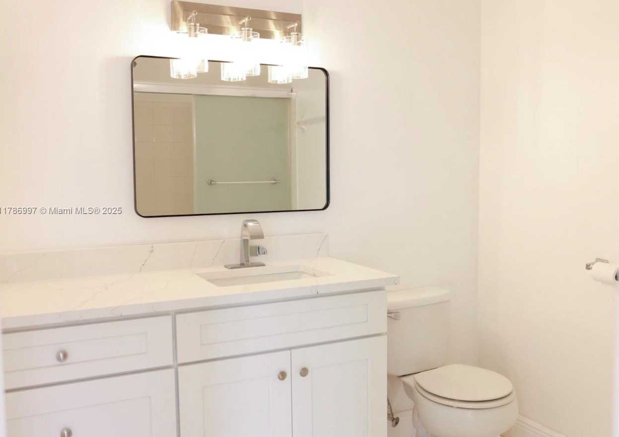 Small Image of 16686 HEMINGWAY DR #16686, Weston Number 28