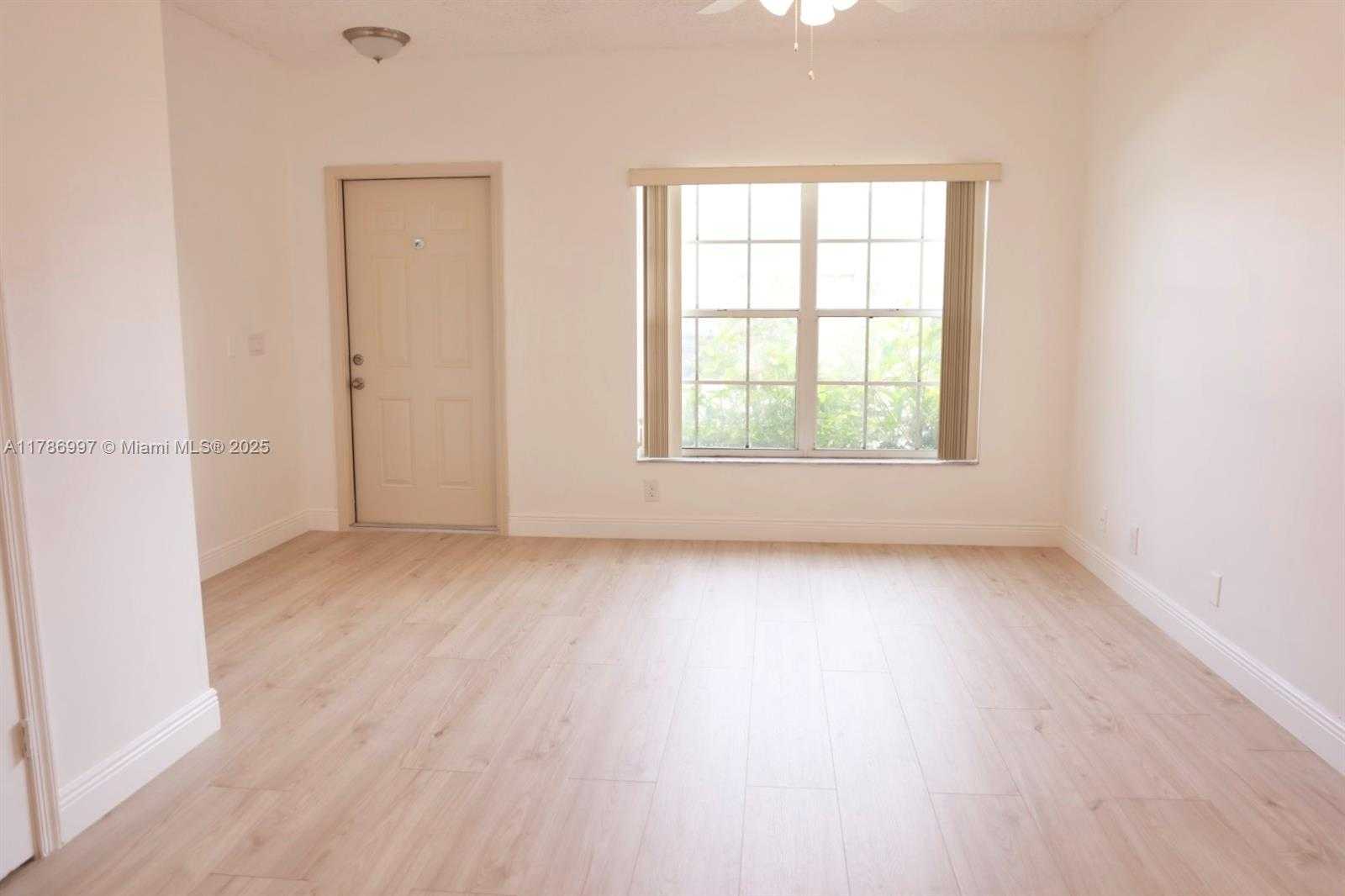 Small Image of 16686 HEMINGWAY DR #16686, Weston Number 3