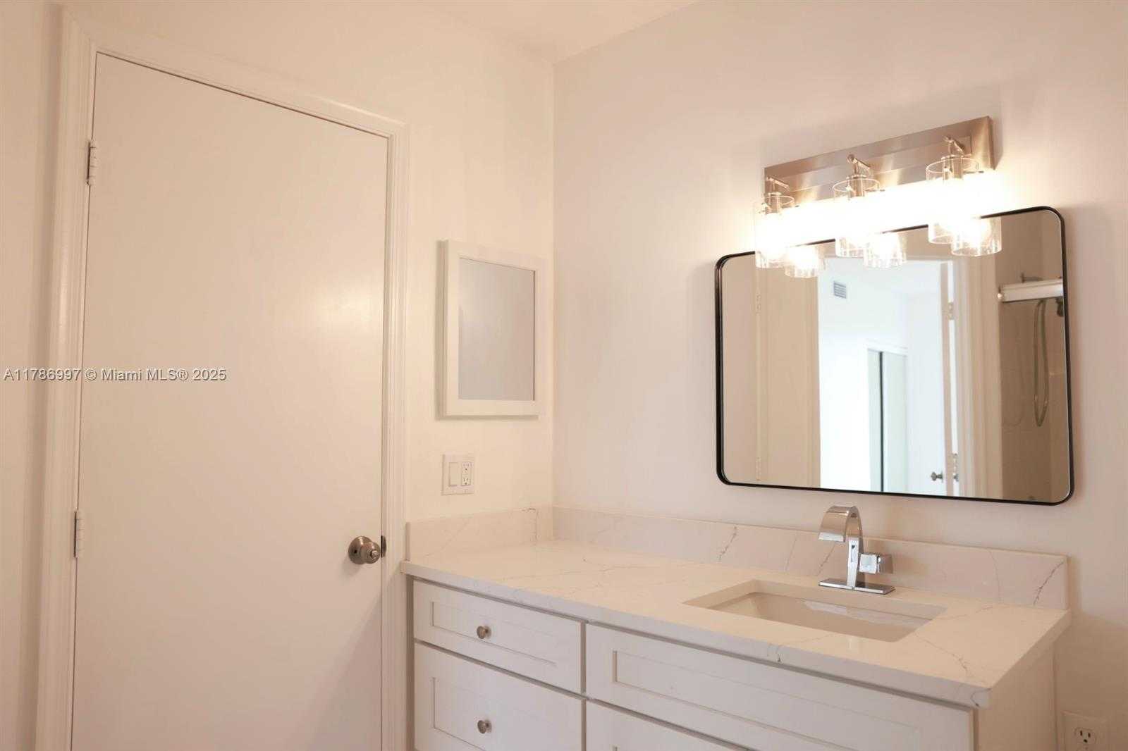 Small Image of 16686 HEMINGWAY DR #16686, Weston Number 30