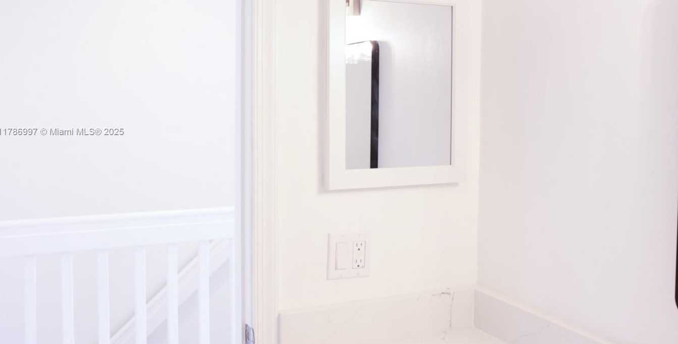 Small Image of 16686 HEMINGWAY DR #16686, Weston Number 32