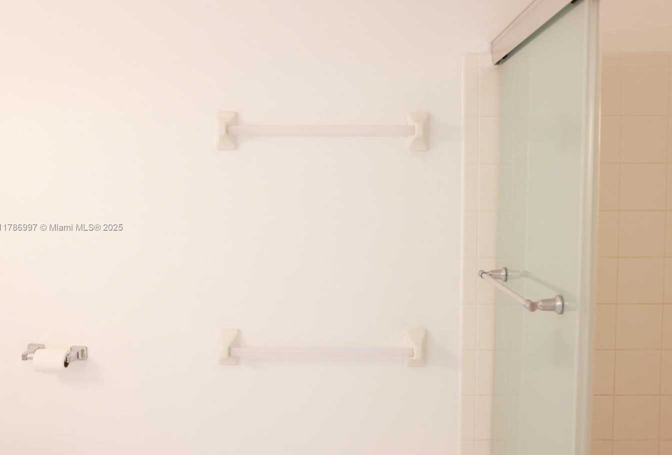 Small Image of 16686 HEMINGWAY DR #16686, Weston Number 33