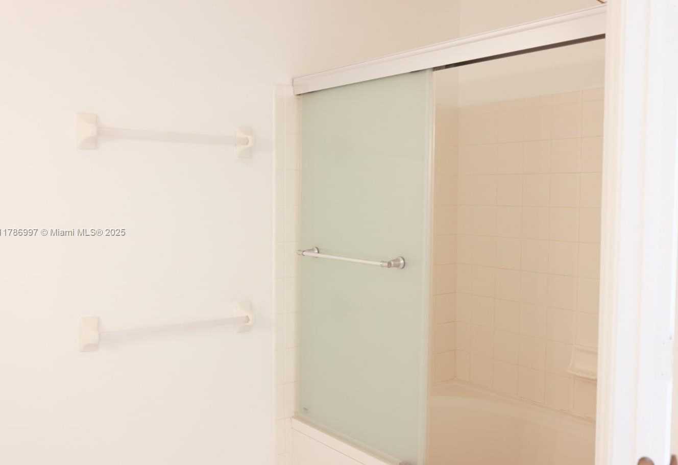 Small Image of 16686 HEMINGWAY DR #16686, Weston Number 34