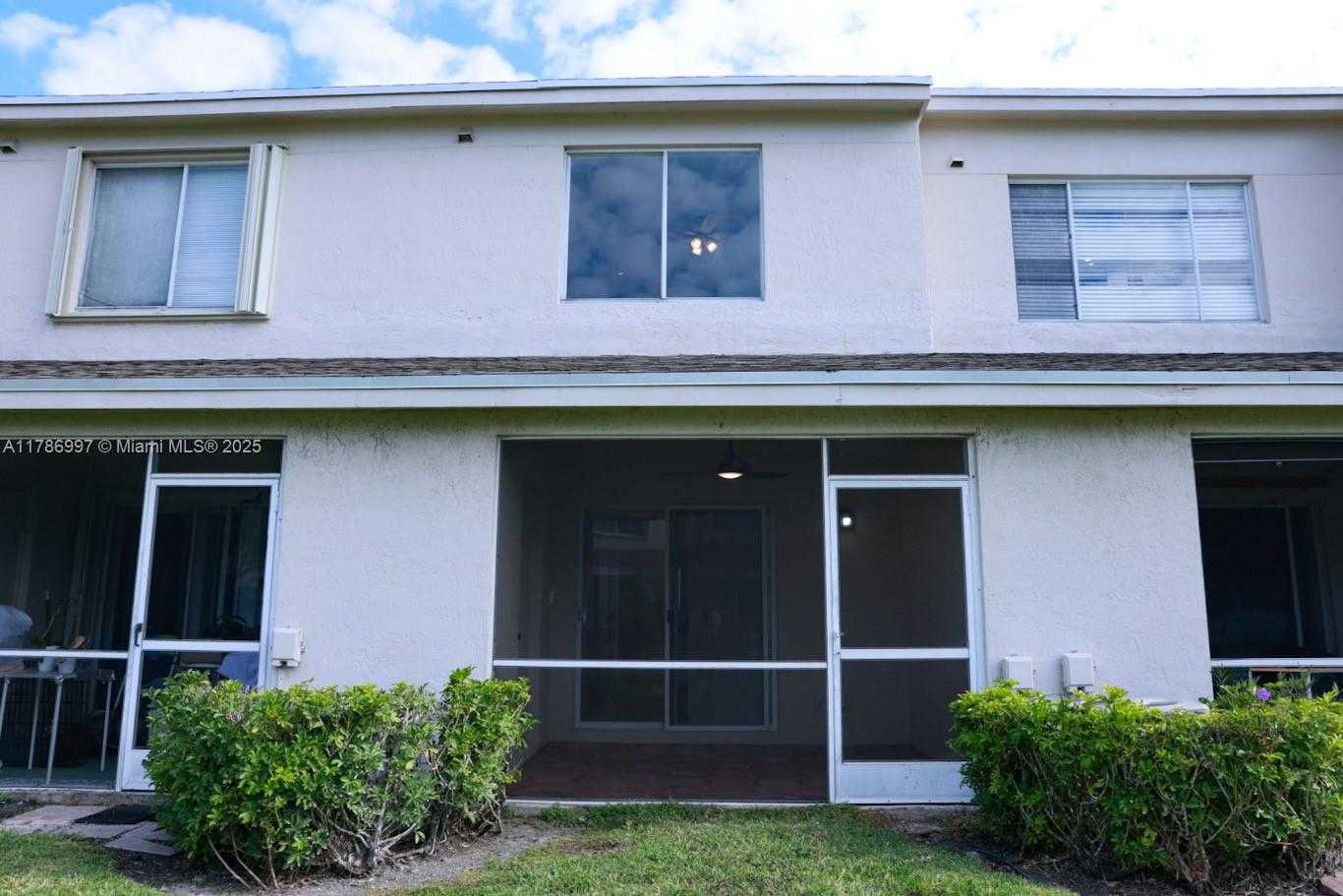 Small Image of 16686 HEMINGWAY DR #16686, Weston Number 39