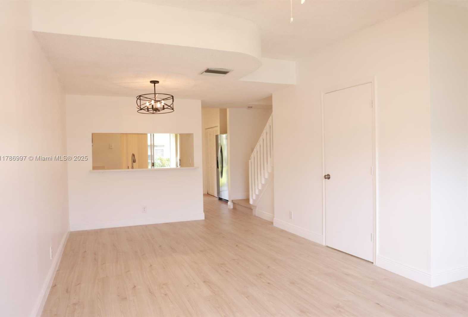 Small Image of 16686 HEMINGWAY DR #16686, Weston Number 5