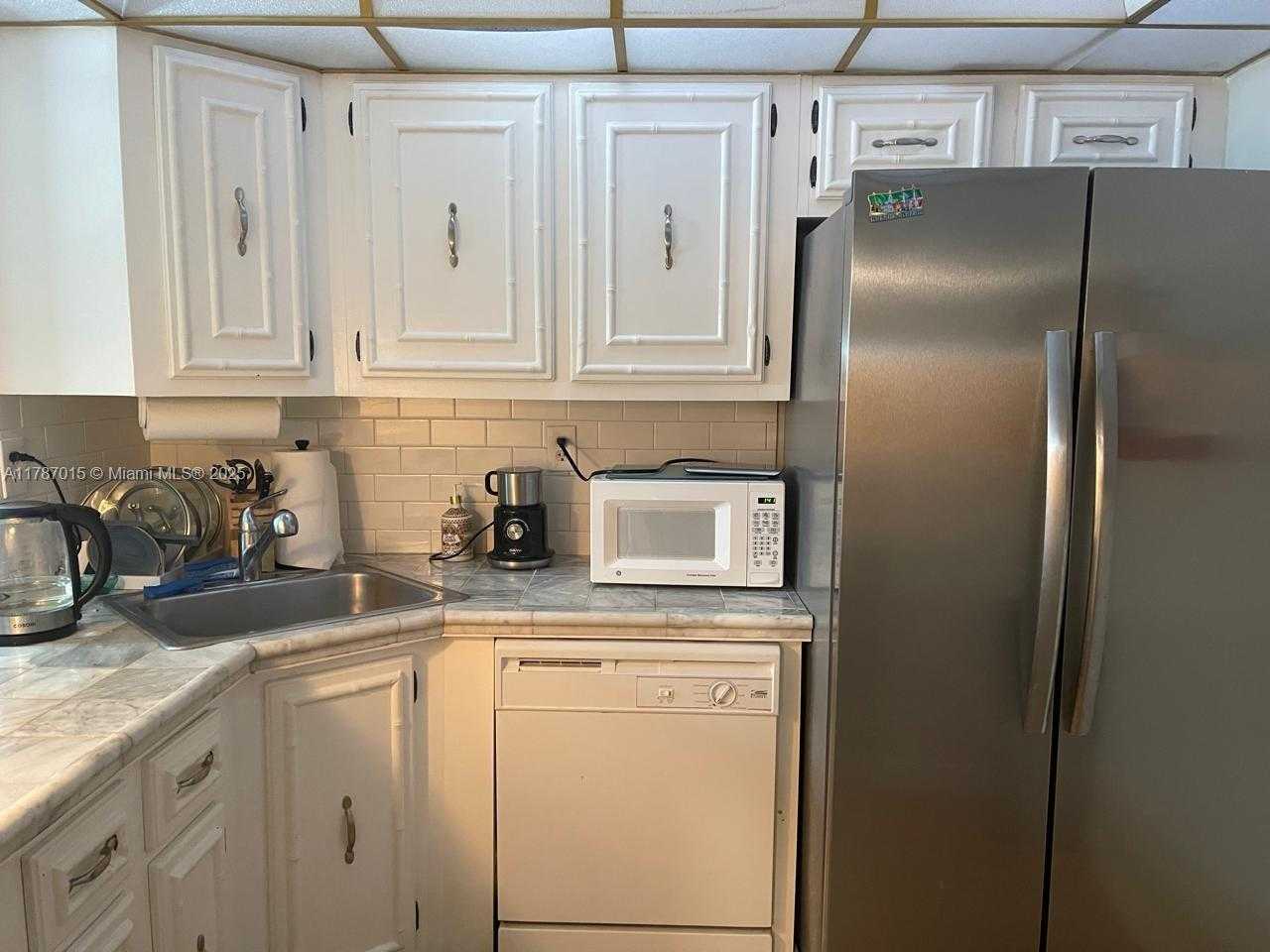 Small Image of 851 THREE ISLANDS BLVD #114, Hallandale Beach Number 3