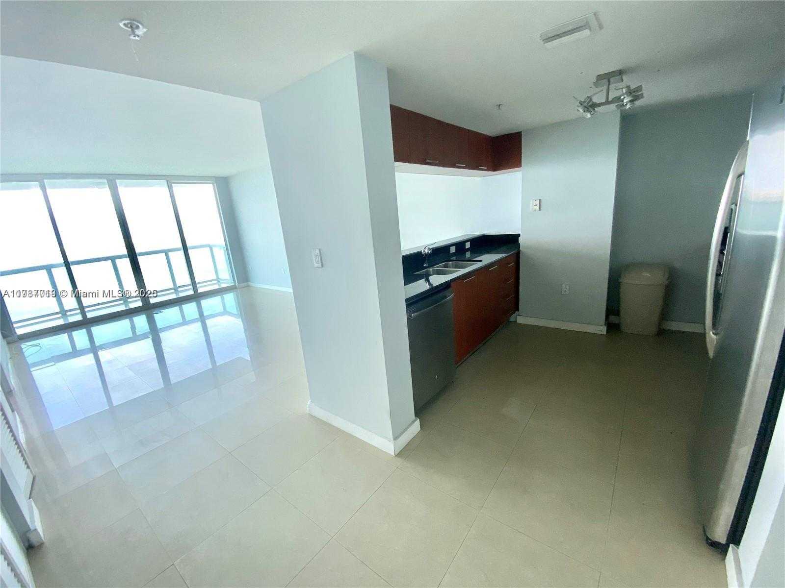 Small Image of 1800 NORTH BAYSHORE DR #2903, Miami Number 10