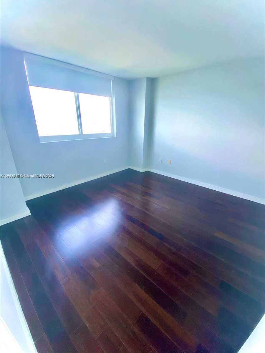 Small Image of 1800 NORTH BAYSHORE DR #2903, Miami Number 12