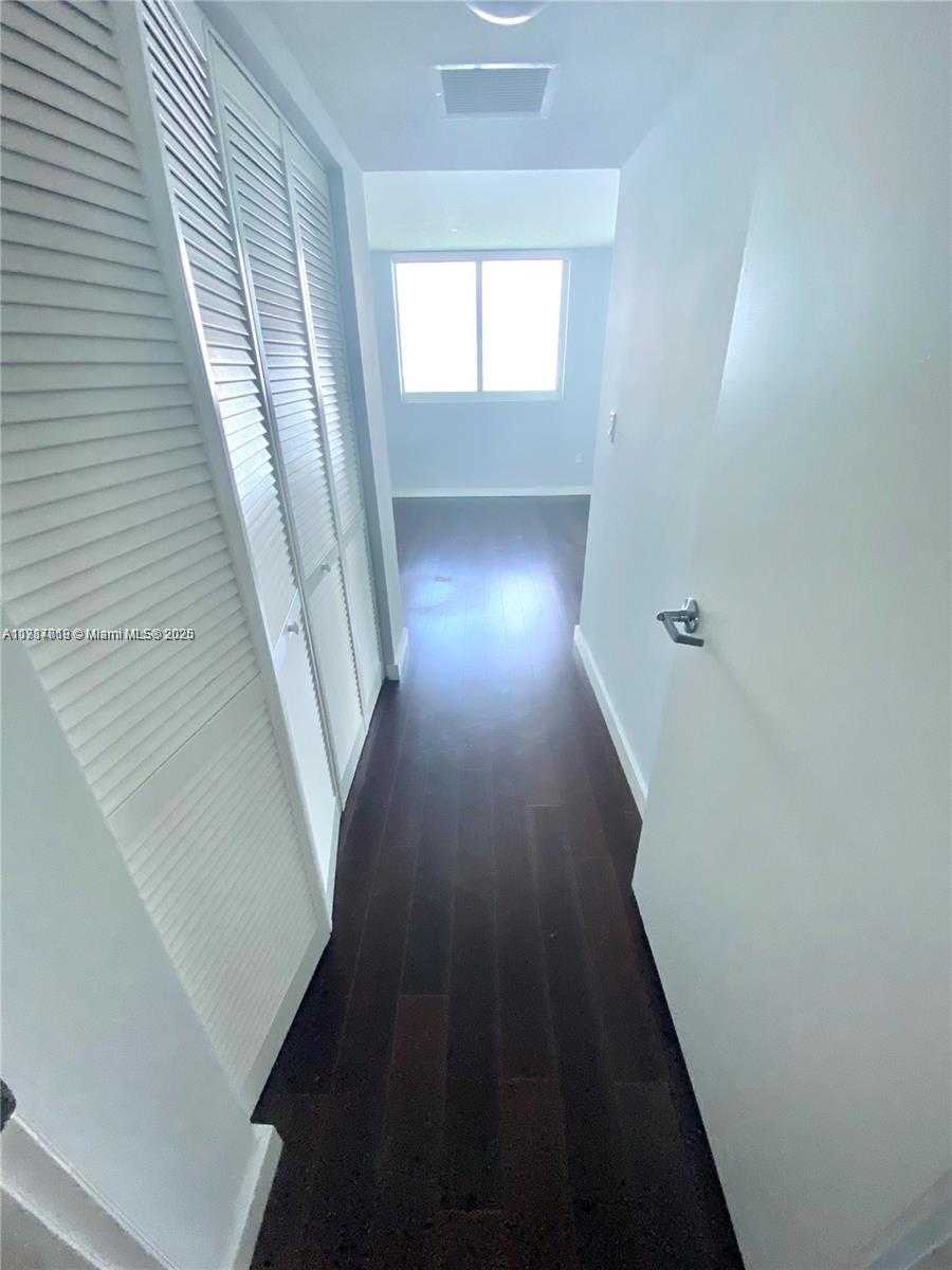 Small Image of 1800 NORTH BAYSHORE DR #2903, Miami Number 14