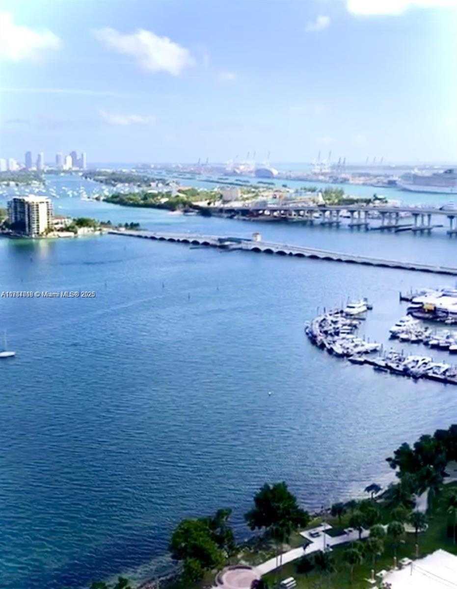 Small Image of 1800 NORTH BAYSHORE DR #2903, Miami Number 19